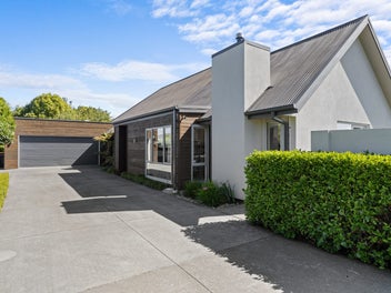 10 Lakebridge Place, Parklands, Christchurch