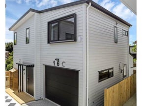 16C Downing Street, Glenfield, Auckland