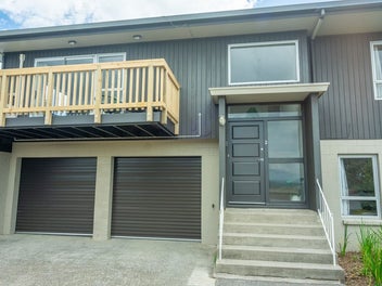 2/218 East Coast Road, Forrest Hill, Auckland