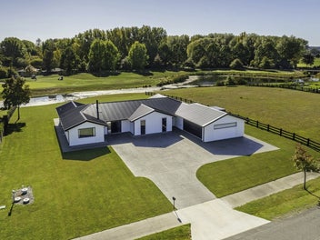 8 Burntwood Lane, Pegasus, Pegasus