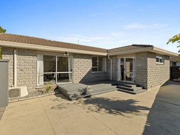 1/102A Queenspark Drive, Parklands, Christchurch