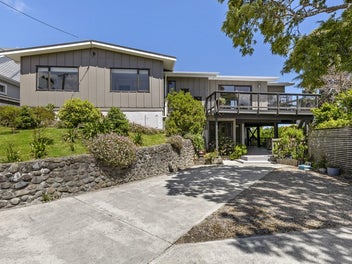 86 Normandale Road, Normandale, Lower Hutt