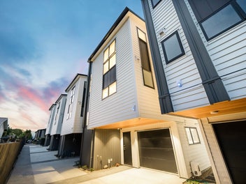 17A Kiwi Road, Point Chevalier, Auckland