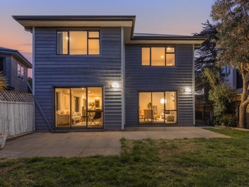 2B Observatory Close, Whitby, Porirua