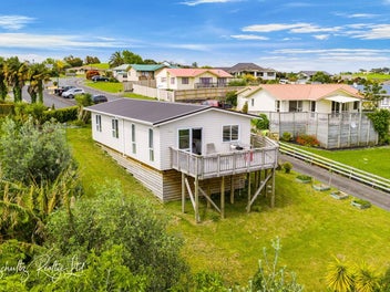 15 Ash Grove, Maungaturoto, Maungaturoto