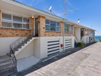 2/16 Beach Road, Castor Bay, Auckland