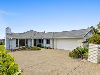15 Seaview Crescent, Hatfields Beach, Orewa