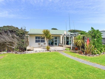 19 Karaka Street, Otaki Beach, Otaki