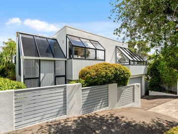 1/31 Hopkins Crescent, Kohimarama, Auckland