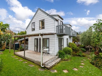 2/38 Gatman Street, Birkdale, Auckland