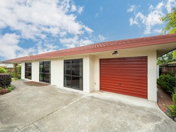 2/10 Stead Crescent, Stoke, Nelson