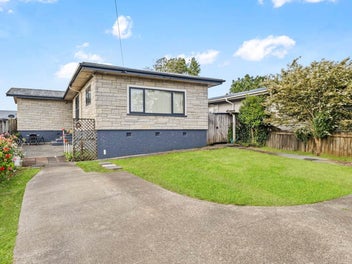 16 Waterview Road, Stanley Point, Auckland