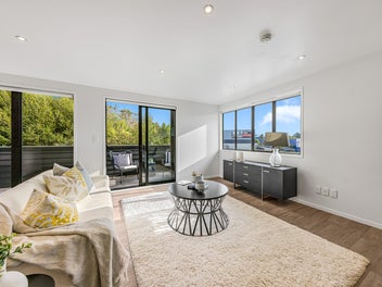 4/108 Unsworth Drive, Unsworth Heights, Auckland