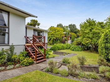 7 Lindaver Grove, Merrilands, New Plymouth