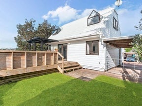 5/2 Blockhouse Bay Road, Avondale, Auckland