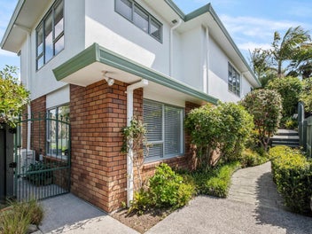 2/12 Westview Court, Somerville, Auckland
