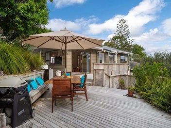 2/13 Newstead Avenue, Browns Bay, Auckland