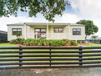 2 Peter Hall Drive, Kelvin Grove, Palmerston North