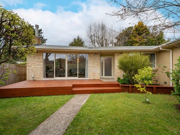 28 Barrie Crescent, Silverdale, Hamilton