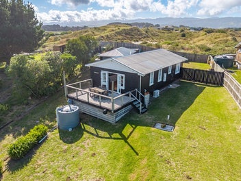 60 Sarah Street, Waikawa Beach, Levin