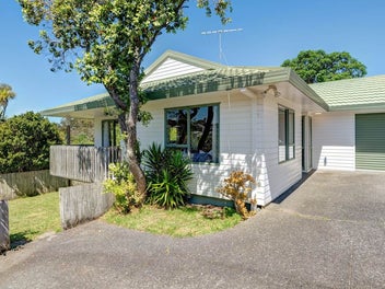 2/65 Charlotte Street, Stanmore Bay, Whangaparaoa