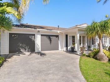 6 Adonis Place, Half Moon Bay, Auckland