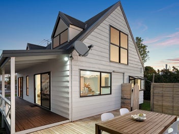 2/6 Lancaster Road, Beach Haven, Auckland