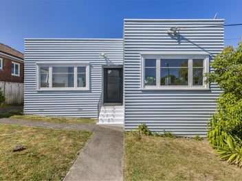 10 CORONATION ST, Belmont, Auckland