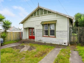 15 Manuka Street, Castlecliff, Whanganui