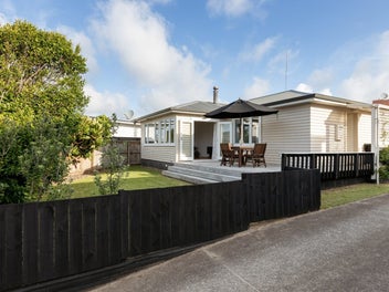 1018 Papamoa Beach Road, Papamoa Beach, Papamoa