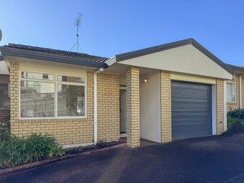 2/1 Gleanor Avenue, Oteha, Auckland