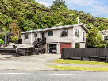 35 Omapere Street, Whitby, Porirua