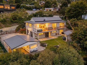 2 Evergreen Place, Sunshine Bay, Queenstown