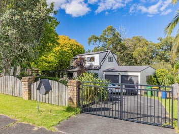 33 Elizabeth Drive, West Harbour, Auckland