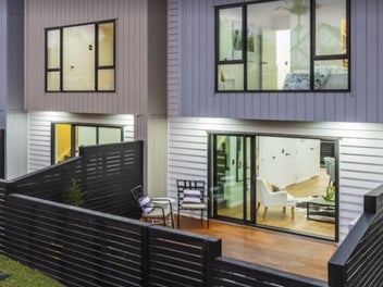 2/1 Photinia Place, Botany Downs, Auckland