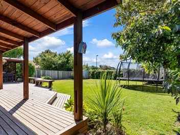 33 Hadley Wood Drive, Wattle Downs, Auckland