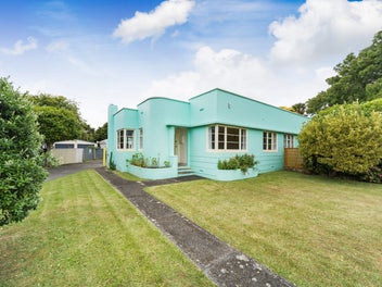 11 Savage Crescent, West End, Palmerston North
