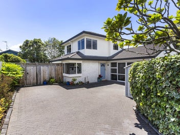 2/27 Sorrel Crescent, Bucklands Beach, Auckland