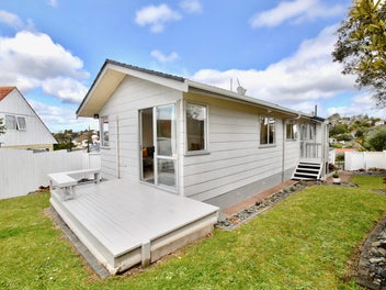 1/17 Athena Drive, Tōtara Vale, Auckland
