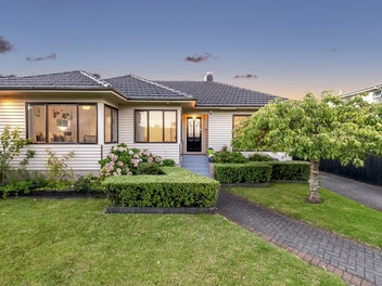 17 Eastern Beach Road, Eastern Beach, Auckland