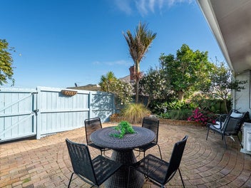 2/11 Kawerau Avenue, Devonport, Auckland