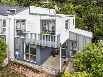 5A Kerr Grove, Johnsonville, Wellington