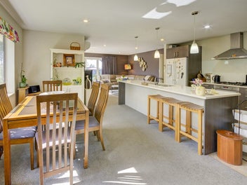 10 Woodglen Drive, Woodend, Woodend