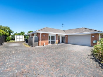 21 Jan Higgins Place, Golflands, Auckland