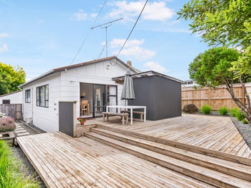 2/141 Verbena Road, Birkdale, Auckland