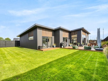 13 Russ Drive, Lincoln, Lincoln