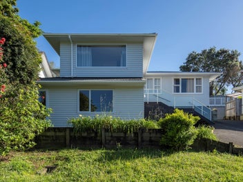 63 MONARCH AVENUE, Hillcrest, Auckland