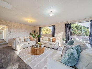 2 Anchor Lane, Whitby, Porirua