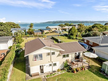 11 Karoro Road, One Tree Point