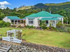 403 Crane Road, Kamo